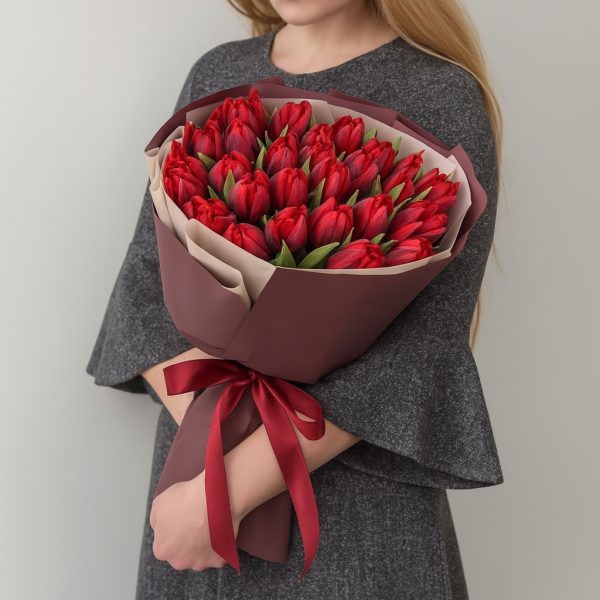 Нежный букет из 25 тюльпанов