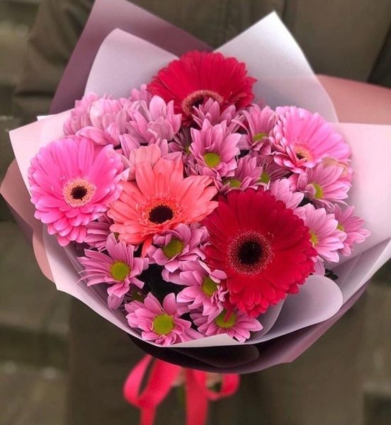 Букет из хризантем и гербер "Розовая радость"