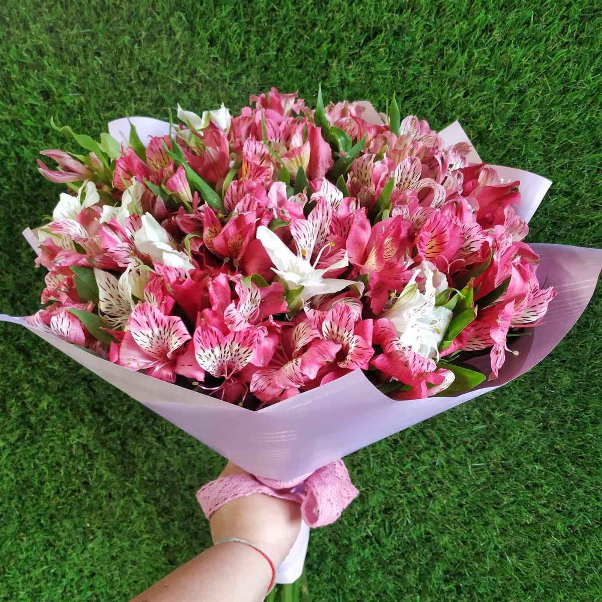 Букет из 19 разноцветных альстромерий — изображение 2