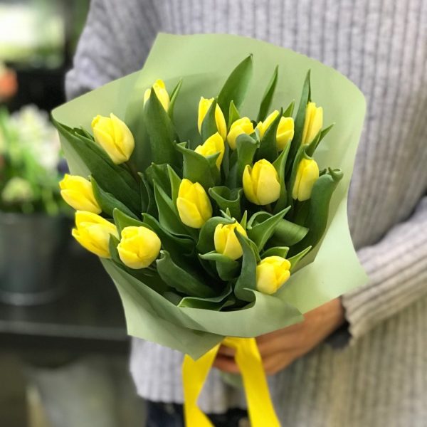 Букет из 15  желтых тюльпанов