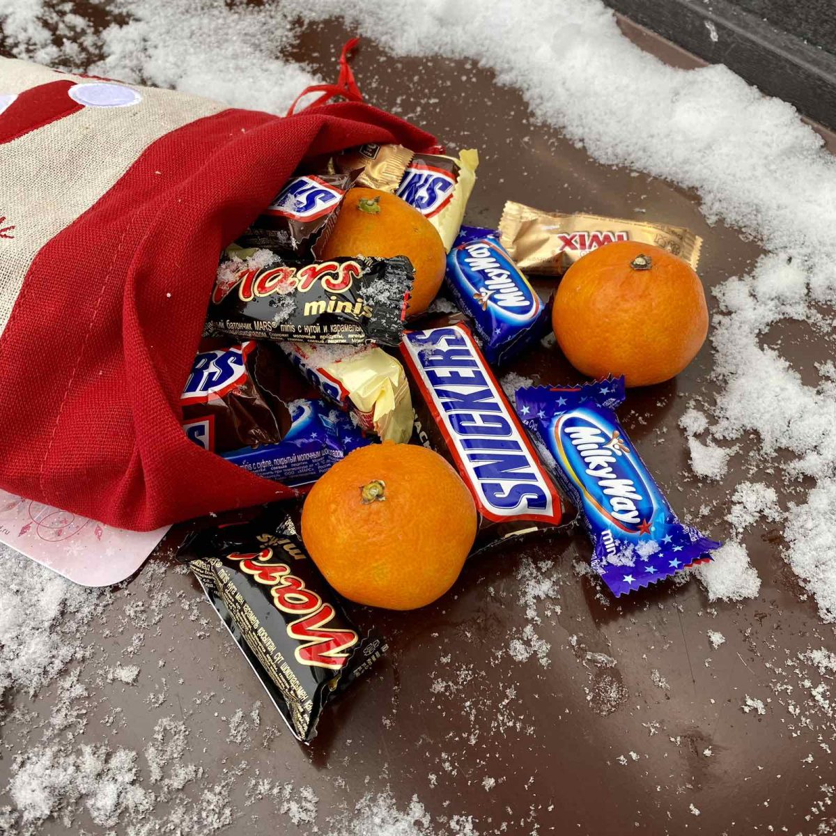 Мешок со сладостями и мандаринами — изображение 4
