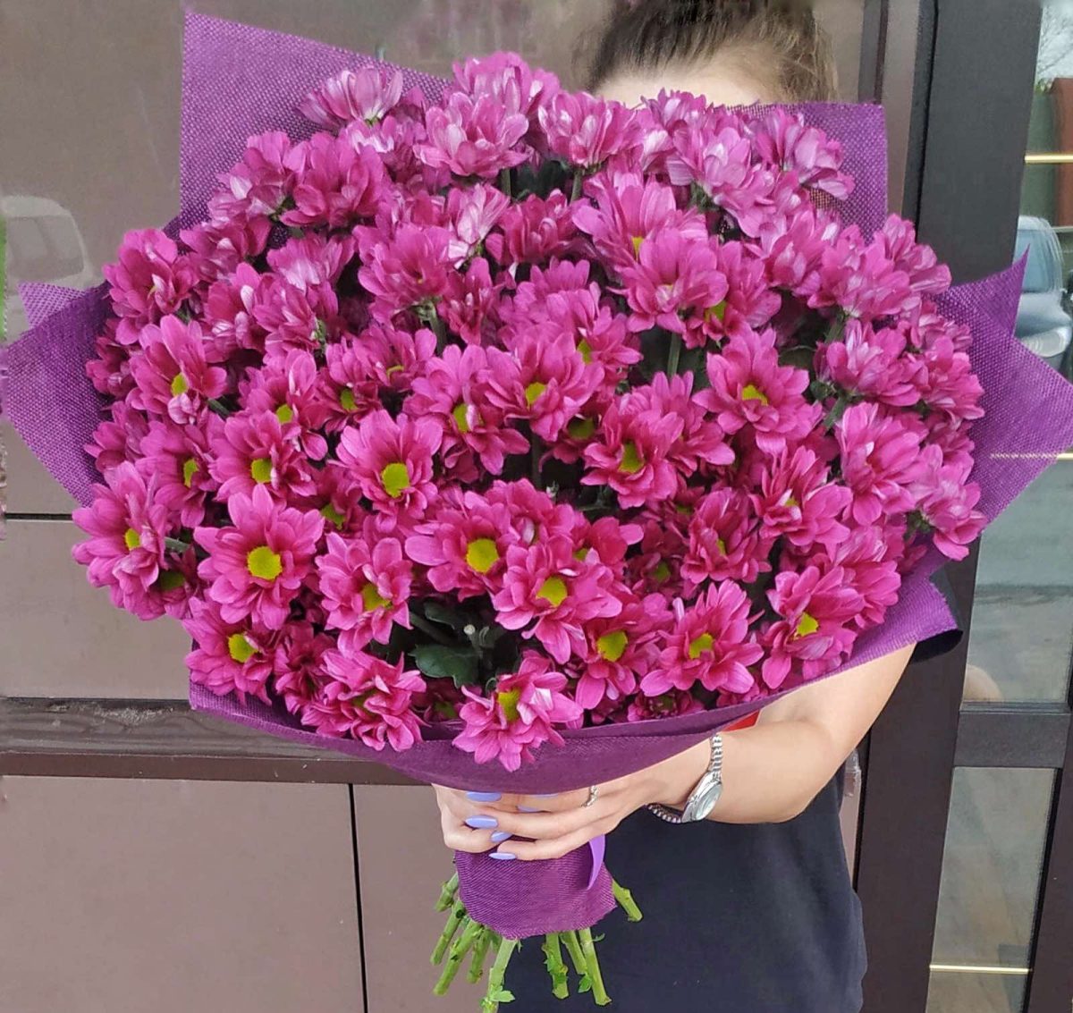 Букет из сиреневых хризантем Аленький цветочек — изображение 3