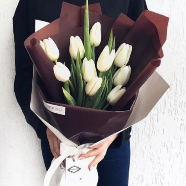 Букет из 9 белых тюльпанов