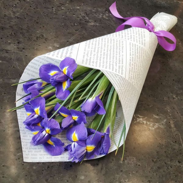 Букет из 9 ирисов