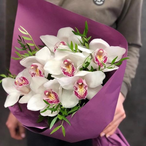 Букет из 7 розовых орхидей