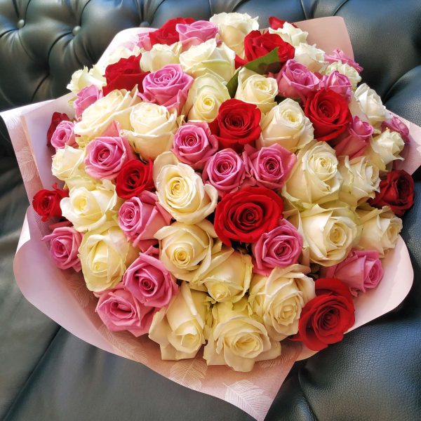 Букет из 59 разноцветной розы 50 см