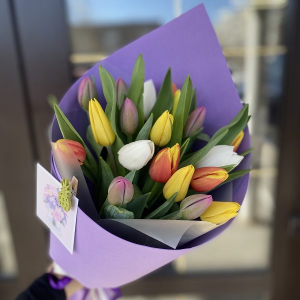 Букет из 19тюльпанов