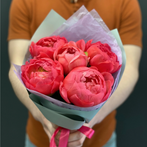 Букет из 5 пионов