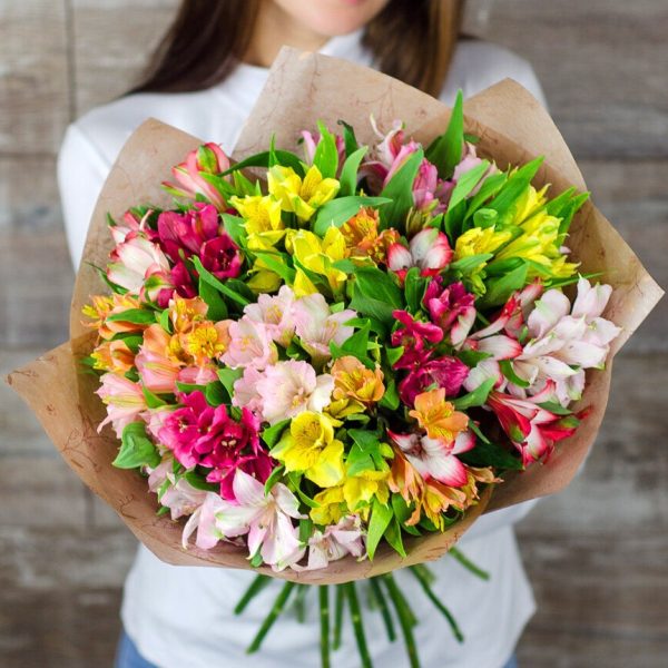 Букет из 17 веточек альстромерий