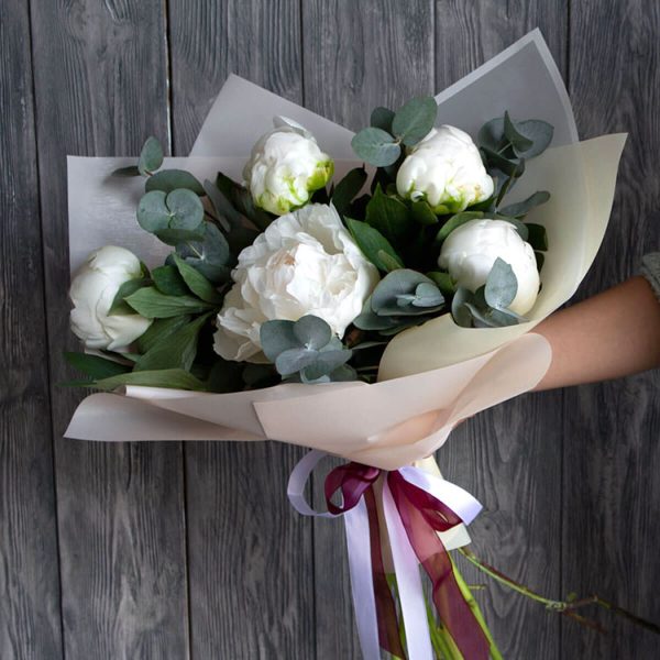 Акция! Букет из 5 белых пионов