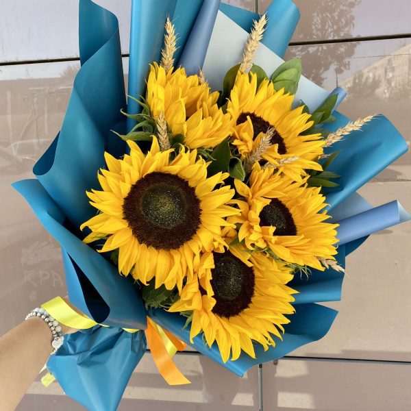Букет из 5 подсолнухов