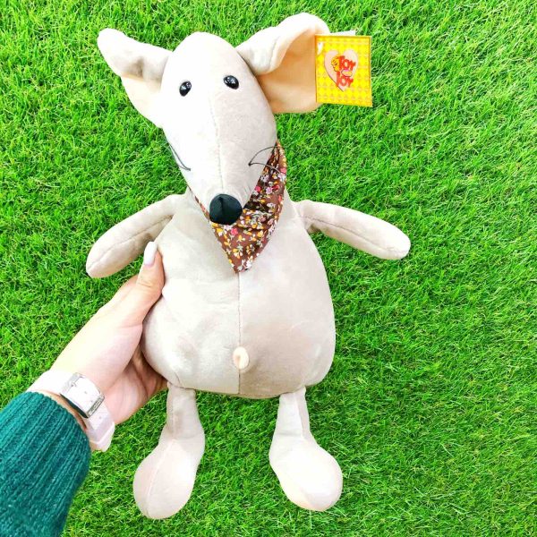 Мышонок с платком на шее