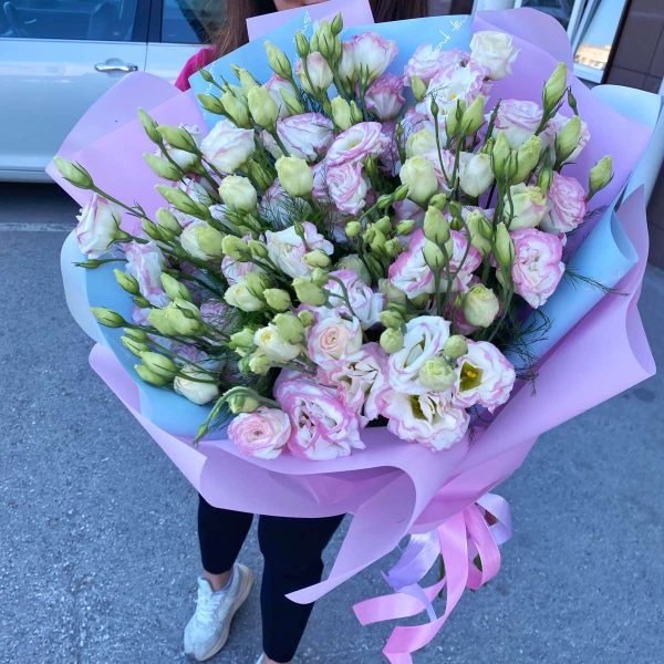 Букет из 11 веточек нежных эустом