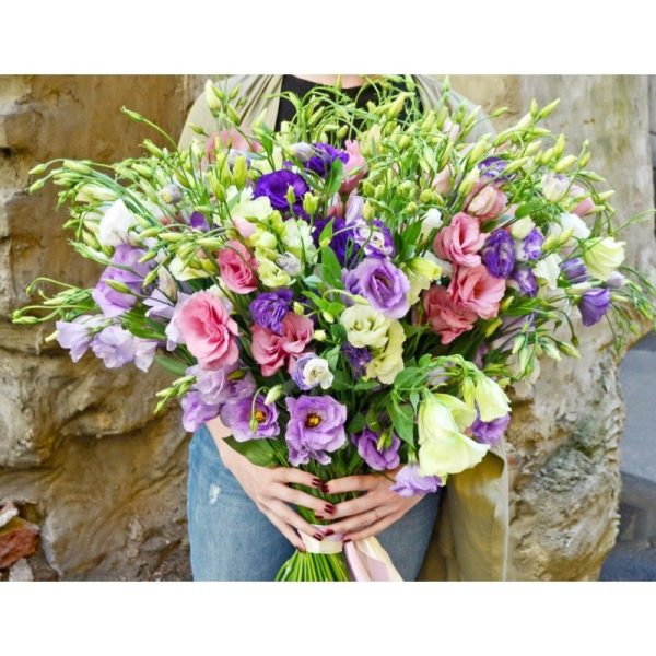Букет из охапки разноцветных эустом (Предзаказ)