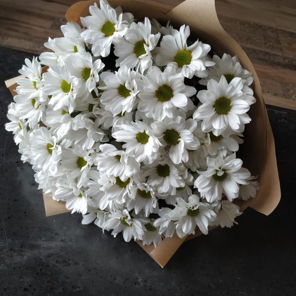 Крафт-букет из 9 веточек ромашковых хризантем