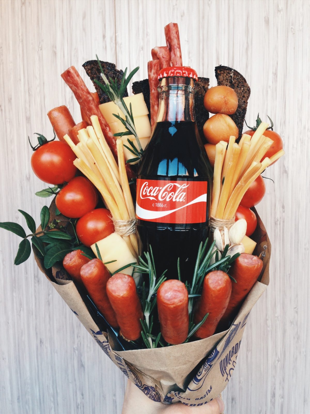 full_fd59795df36f37f4362a193635086ff4 Съедобный букет "Coca cola" — изображение 2