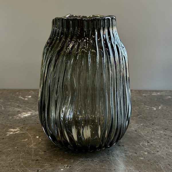 Ваза черная стеклянная №2