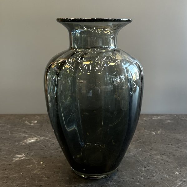 Ваза черная стеклянная №1