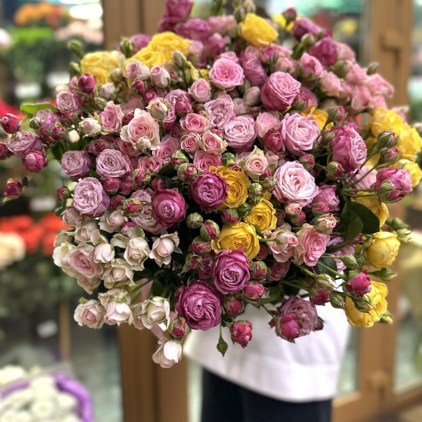 Букет из 25 кустовых роз Мария