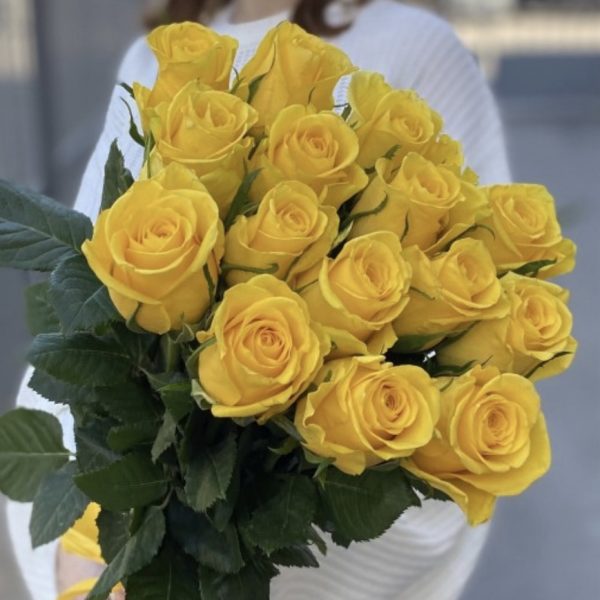 Букет из 15 желтых роз 70 см