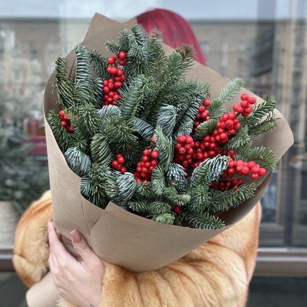 Новогодний букет из игрушек и нобилиса