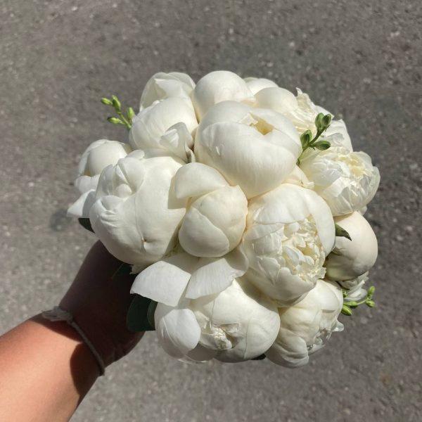 Свадебный букет из пионов