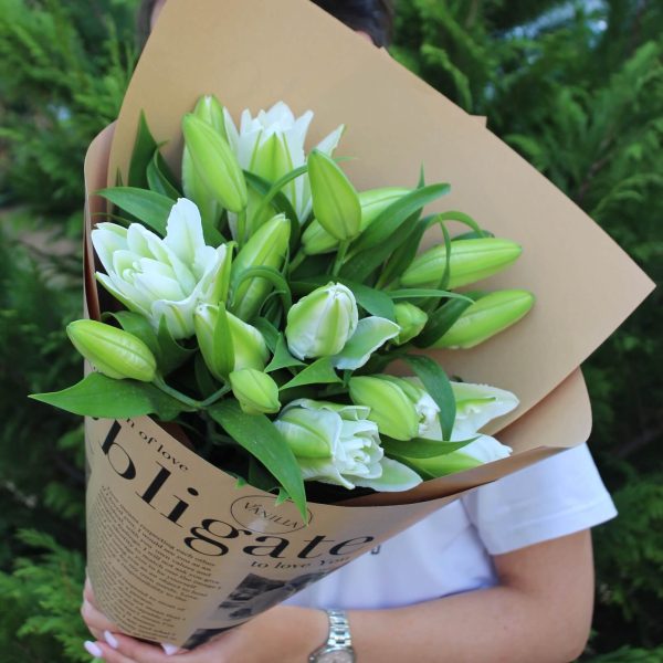 Букет из 3 пионовидных лилий