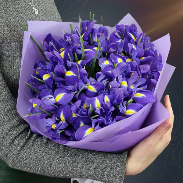 Букет из ирисов "Мгновенье"