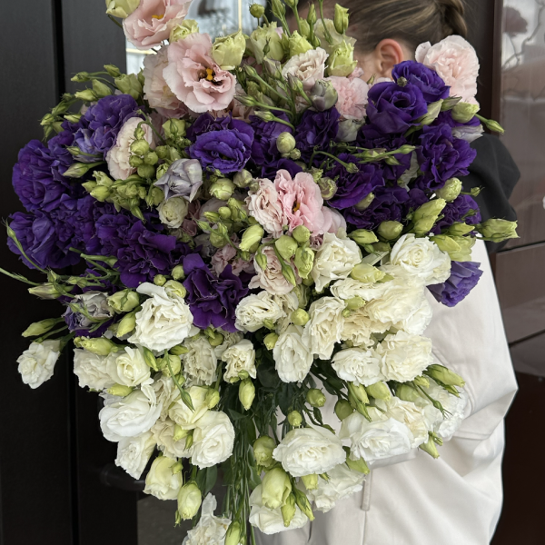 Букет из 51 эустомы